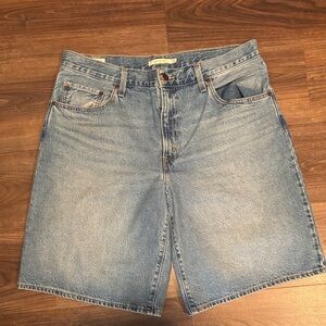 Levi’s Premium Women’s Baggy Dad Jorts size 31
